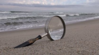 depositphotos_83975212-stock-video-old-magnifying-glass-with-wooden